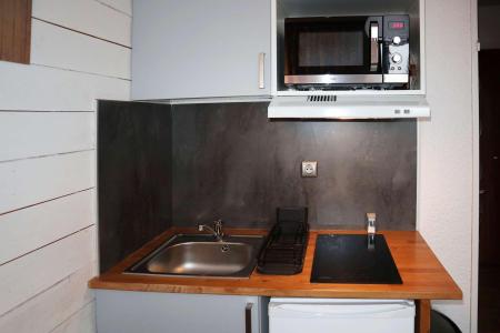 Rent in ski resort RESIDENCE LE 1650 - Les Orres - Kitchenette