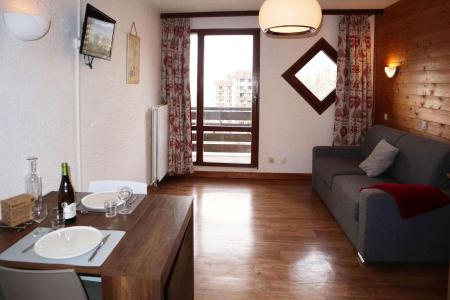 Rent in ski resort Studio 2 people (405) - RESIDENCE LE 1650 - Les Orres - Living room