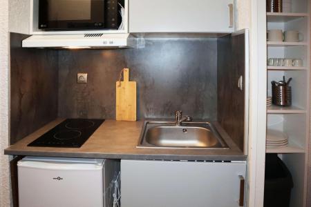 Rent in ski resort Studio sleeping corner 4 people (103) - RESIDENCE LE 1650 - Les Orres - Kitchenette