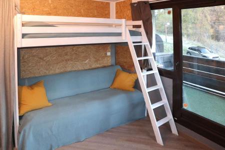 Rent in ski resort Studio sleeping corner 2-4 people (233) - Résidence le Balcon des Orres - Les Orres - Living room