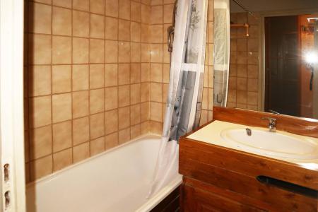 Rent in ski resort Studio sleeping corner 4 people (308) - Résidence le Cairn - Les Orres - Bath-tub