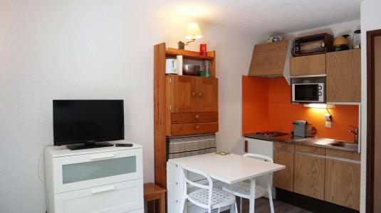 Rent in ski resort Studio 4 people (392) - Résidence le Pouzenc - Les Orres - Kitchenette