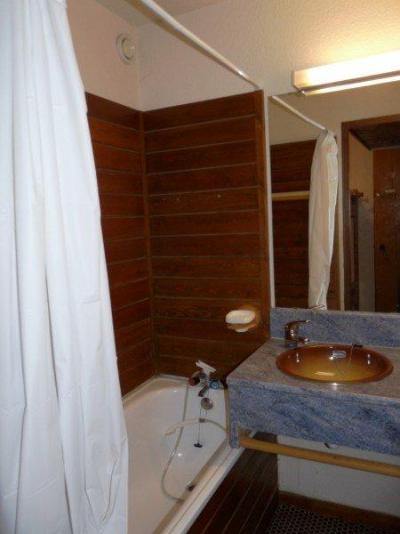 Rent in ski resort Studio sleeping corner 4 people (105) - Résidence le Pouzenc - Les Orres - Bathroom