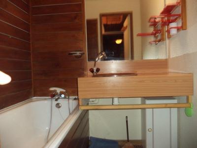 Rent in ski resort Studio sleeping corner 4 people (106) - Résidence le Pouzenc - Les Orres - Bathroom