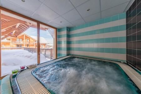 Location au ski Résidence les Balcons de Bois Méan - Les Orres - Jacuzzi