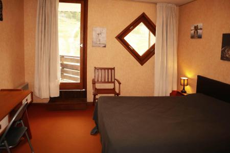 Rent in ski resort 2 room apartment sleeping corner 6 people (026) - Résidence les Carlines - Les Orres - Bedroom
