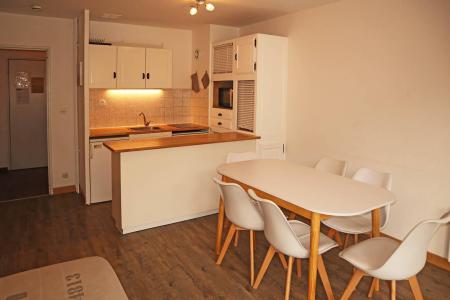 Rent in ski resort 2 room apartment sleeping corner 6 people (026) - Résidence les Carlines - Les Orres - Living room