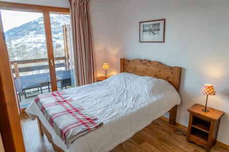 Rent in ski resort 4 room duplex apartment 10 people (1205) - Résidence les Erines - Les Orres - Bedroom