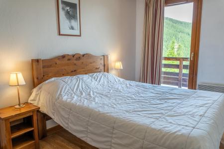 Rent in ski resort 4 room duplex apartment 10 people (1220) - Résidence les Erines - Les Orres - Bedroom