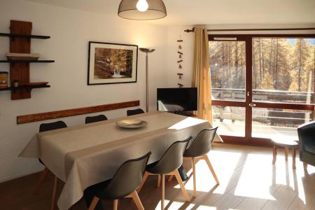 Rent in ski resort 2 room apartment sleeping corner 6 people (472) - Résidence les Flocons - Les Orres - Living room