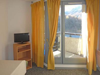 Rent in ski resort Studio sleeping corner 4 people (111) - Résidence les Gradins - Les Orres - Living room