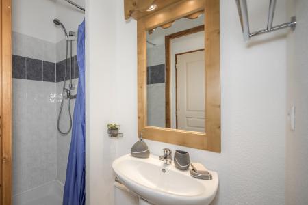 Rent in ski resort Résidence les Hauts de Préclaux - Les Orres - Shower