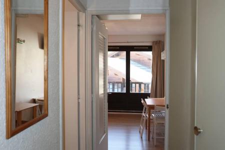 Rent in ski resort Studio sleeping corner 4 people (173) - Résidence les Orrianes des Sources - Les Orres - Corridor
