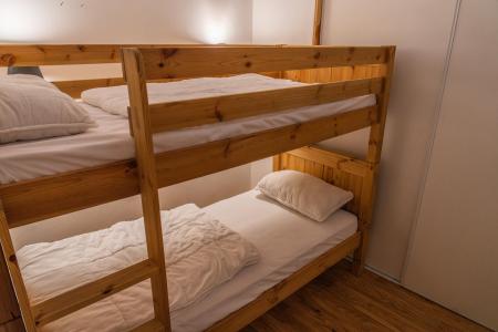 Rent in ski resort 2 room apartment 4 people (2221) - Résidence les Silènes - Les Orres - Bedroom