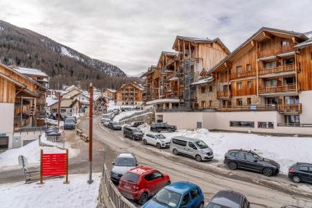 Rent in ski resort 2 room apartment 4 people (2221) - Résidence les Silènes - Les Orres - Winter outside