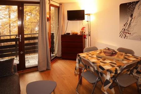Rent in ski resort Studio sleeping corner 4 people (437) - Résidence les Tavaillons - Les Orres - Apartment