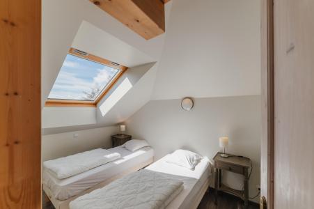 Rent in ski resort Résidence Sunêlia les Logis d'Orres - Les Orres - Bedroom under mansard