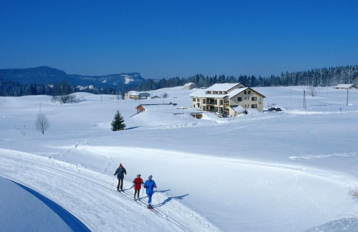 Ski verhuur Résidence les Clarines - Les Rousses - Buiten winter