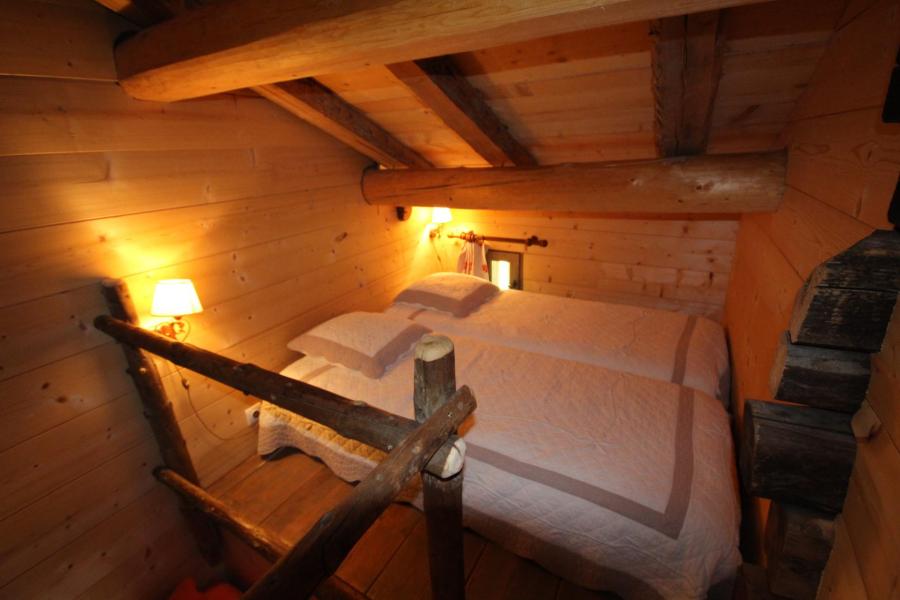 Rent in ski resort 7 room chalet 11 people - Chalet Jubier - Les Saisies - Bedroom
