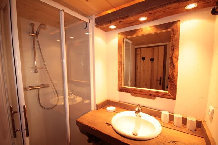 Rent in ski resort Chalet Jubier - Les Saisies - Shower
