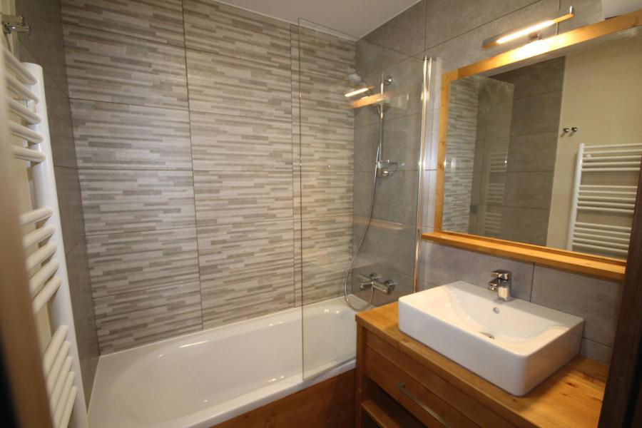 Rent in ski resort 3 room apartment 6 people (G25) - Les Chalets des Cimes - Les Saisies - Bath-tub