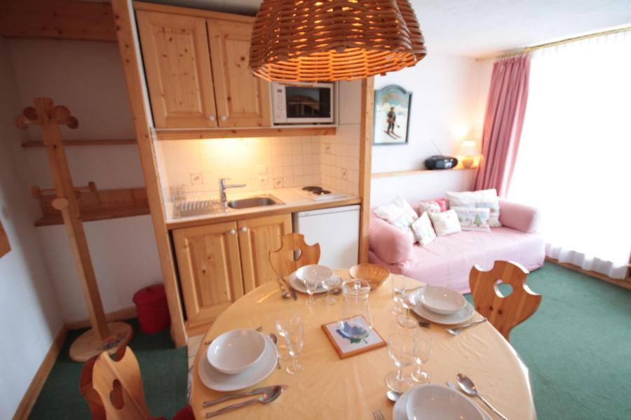 Rent in ski resort 2 room apartment sleeping corner 4 people (1131) - Résidence Grand Mont 1 - Les Saisies - Table
