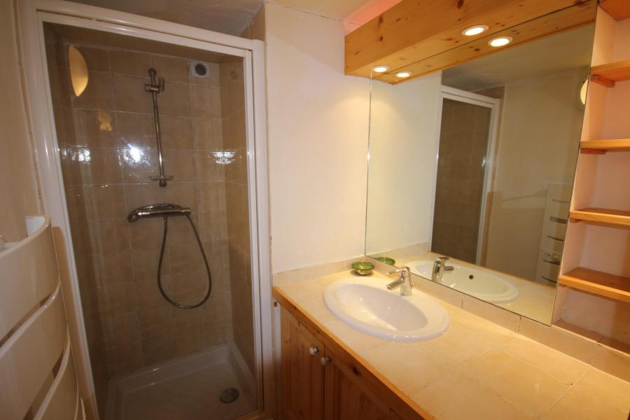 Alquiler al esquí Apartamento 2 piezas cabina para 4 personas (CHAUDR) - Résidence Grand Mont 1 - Les Saisies - Cuarto de baño con ducha