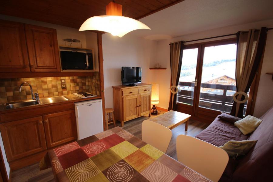 Ski verhuur Studio bergnis 4 personen (2209) - Résidence Grand Mont 2 - Les Saisies - Woonkamer