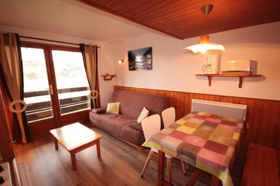 Rent in ski resort Studio sleeping corner 4 people (2209) - Résidence Grand Mont 2 - Les Saisies - Living room