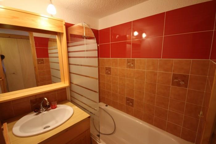 Rent in ski resort 2 room mezzanine apartment 6 people (4421) - Résidence Grand Mont 4 - Les Saisies - Bath-tub