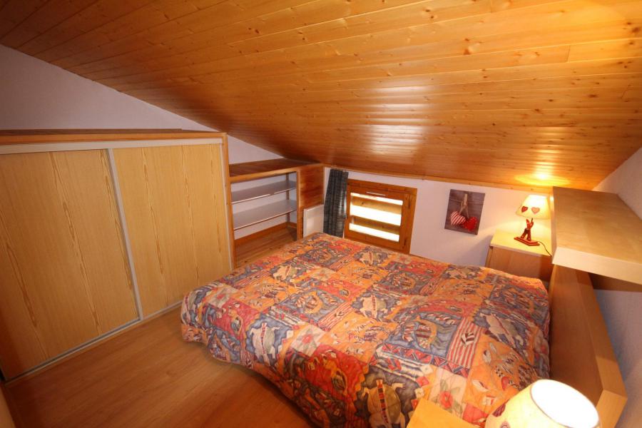 Rent in ski resort 4 room apartment 8 people (006) - Résidence le Byblos - Les Saisies - Bedroom under mansard