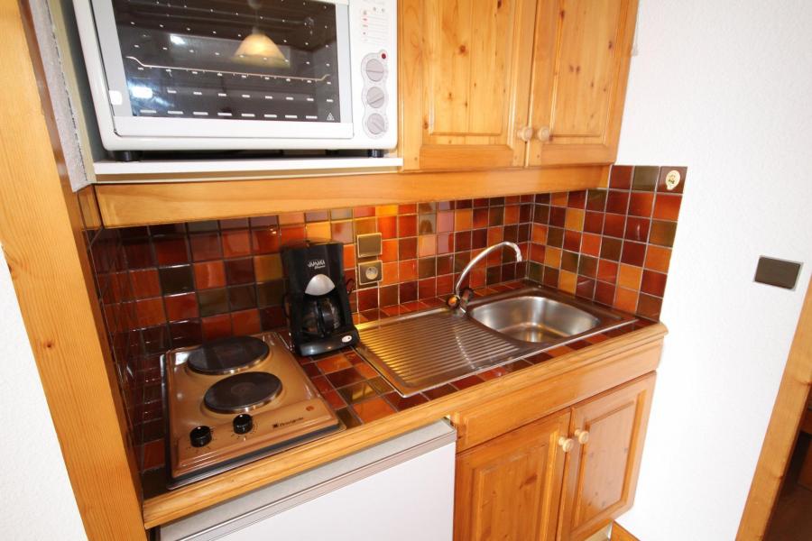 Rent in ski resort Studio sleeping corner 4 people (310) - Résidence le Grand Mont 3 - Les Saisies - Kitchenette