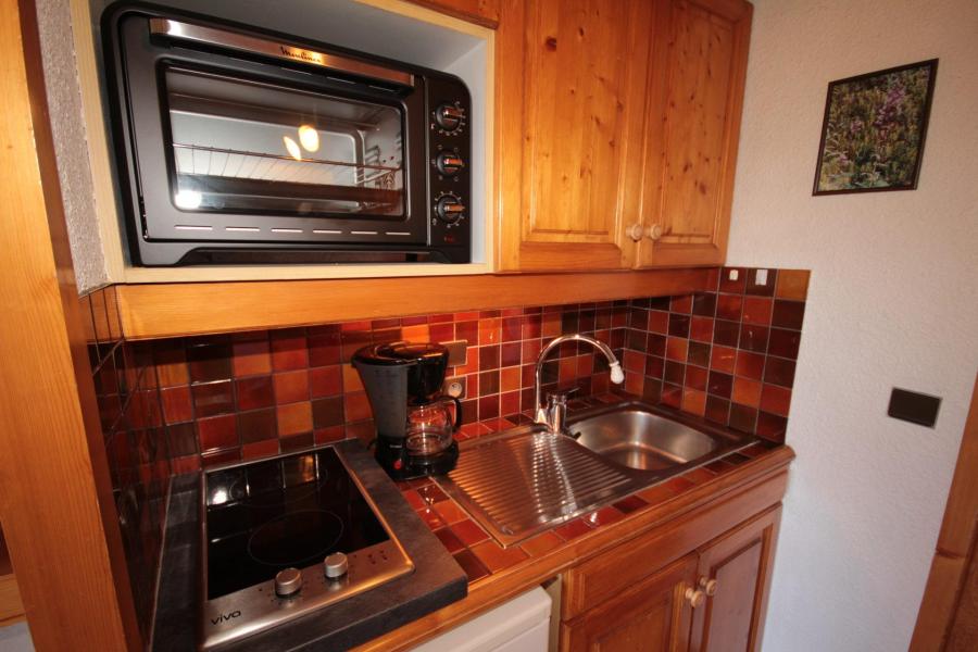 Rent in ski resort Studio sleeping corner 4 people (317) - Résidence le Grand Mont 3 - Les Saisies - Kitchenette