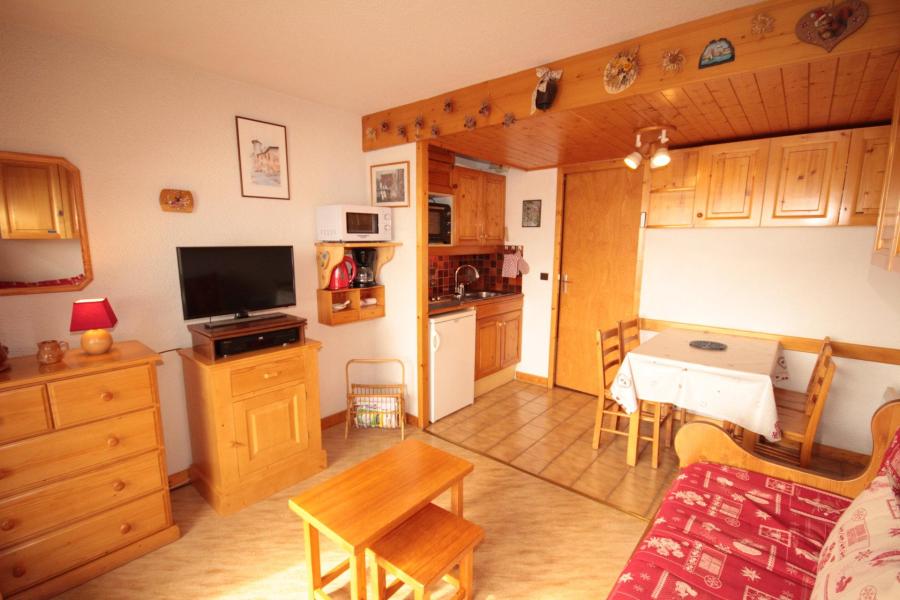 Rent in ski resort Studio sleeping corner 4 people (317) - Résidence le Grand Mont 3 - Les Saisies - Living room