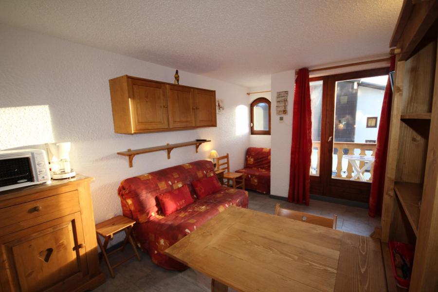 Rent in ski resort Studio 3 people (019) - Résidence le Tavaillon - Les Saisies - Living room