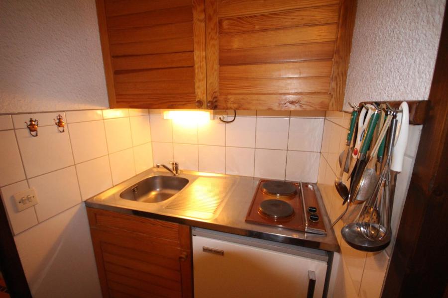 Rent in ski resort Studio 4 people (205) - Résidence le Village 2 - Les Saisies - Kitchenette