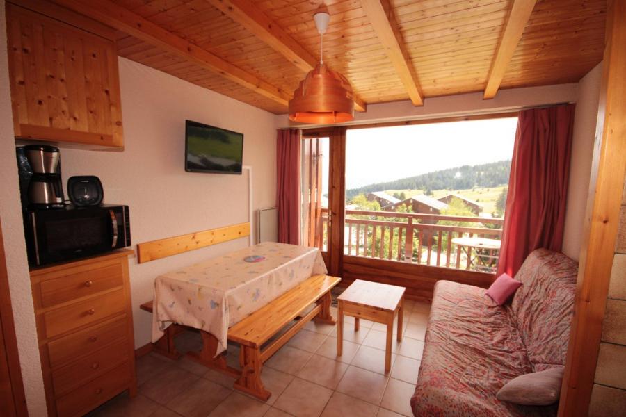 Rent in ski resort Studio sleeping corner 4 people (017) - Résidence les Cyclamens - Les Saisies - Living room