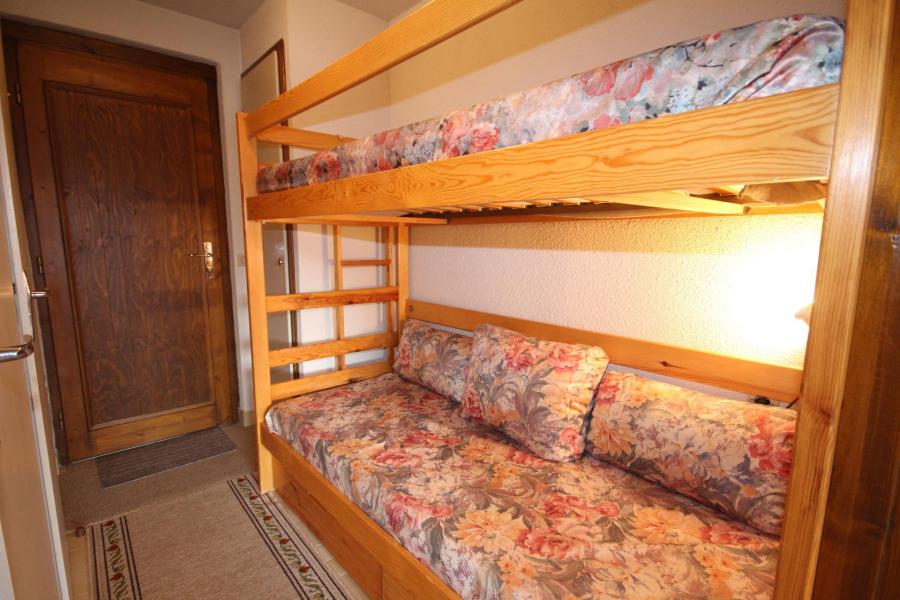 Rent in ski resort Studio sleeping corner 4 people (210) - Résidence les Mélèzes 2 - Les Saisies - Cabin