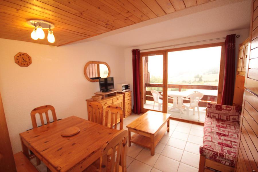 Rent in ski resort 2 room apartment 6 people (122) - Résidence Mont Blanc A - Les Saisies - Dining area