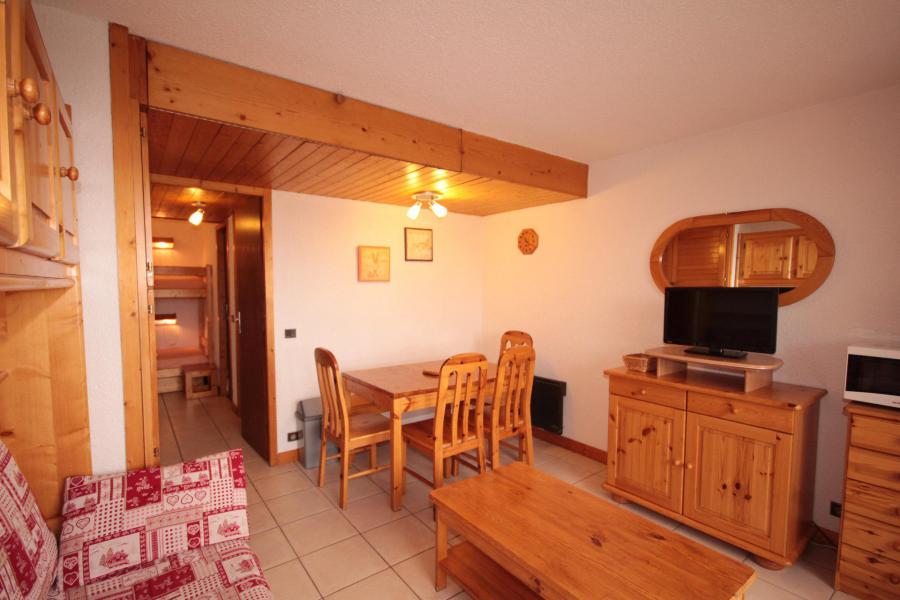 Rent in ski resort 2 room apartment 6 people (122) - Résidence Mont Blanc A - Les Saisies - Living room