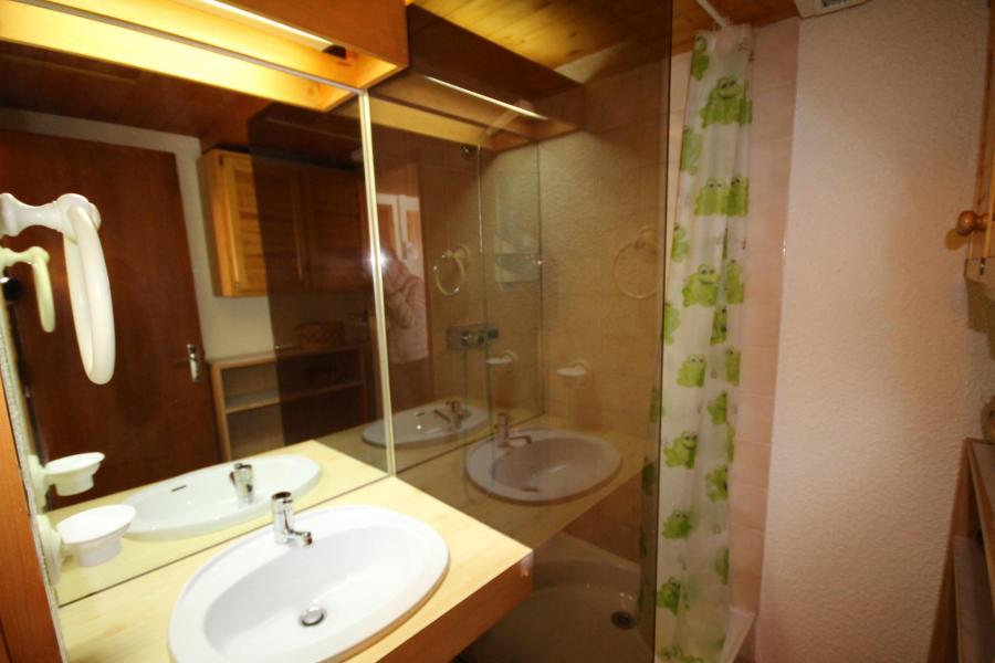 Rent in ski resort 3 room mezzanine apartment 8 people (129) - Résidence Mont Blanc A - Les Saisies - Shower