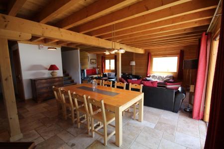 Rent in ski resort 7 room triplex chalet 12 people (CHACHO) - Chalet Pierres du Chozal - Les Saisies - Table