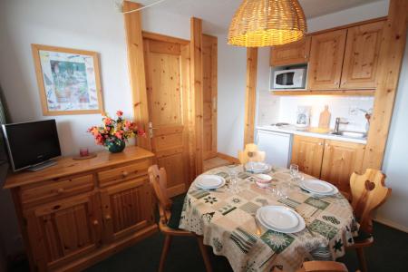 Ski verhuur Appartement 2 kabine kamers 4 personen (CHAUDR) - Résidence Grand Mont 1 - Les Saisies - Woonkamer