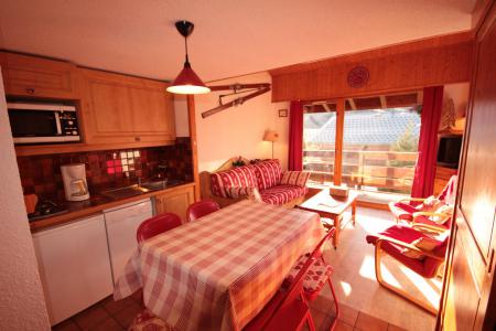 Rent in ski resort 3 room mezzanine apartment 6 people (155) - Résidence Mont Blanc A - Les Saisies - Living room