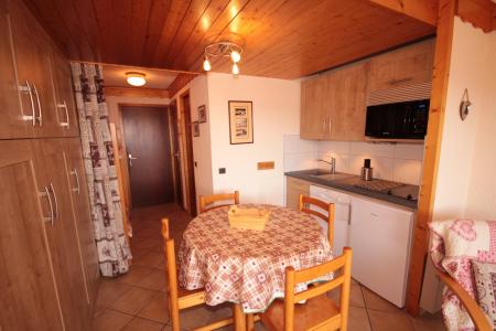 Rent in ski resort Studio sleeping corner 4 people (114) - Résidence Mont Blanc A - Les Saisies - Kitchenette