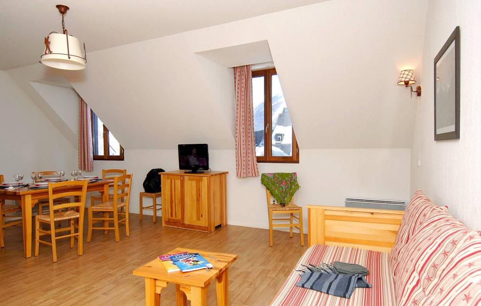 Rent in ski resort Résidence Illixon - Luchon-Superbagnères - Living room