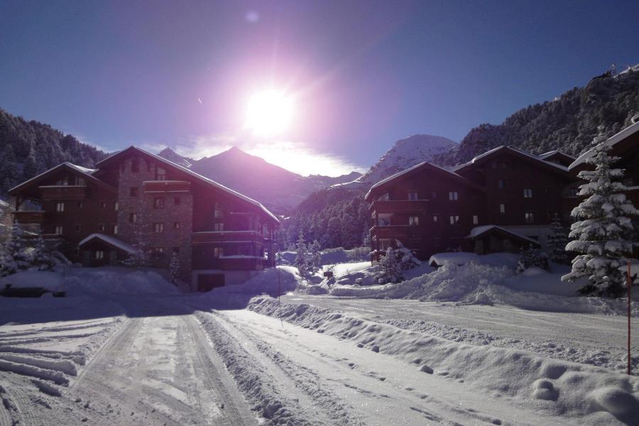 Rent in ski resort Résidence Alpages du Mottaret B - Méribel-Mottaret - Winter outside