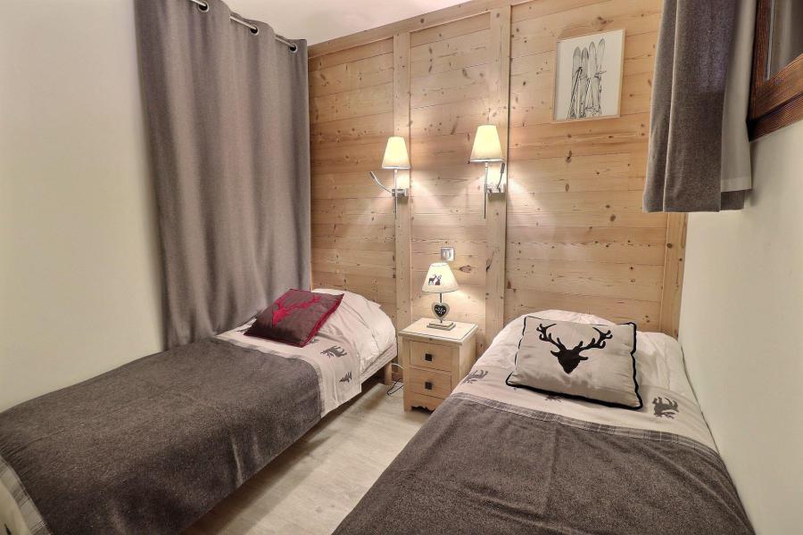 Rent in ski resort 4 room duplex apartment 6 people (033) - Résidence Antarès - Méribel-Mottaret - Bedroom