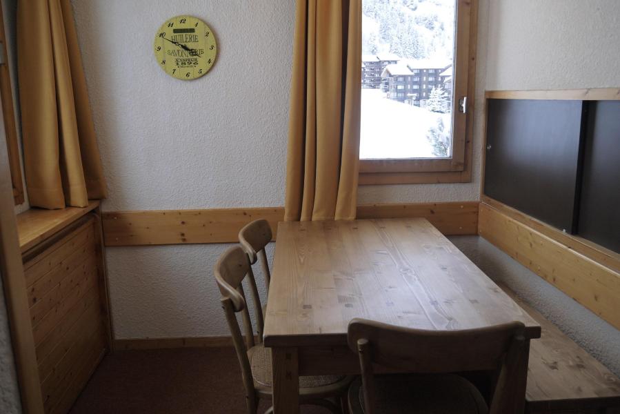 Location au ski Appartement 2 pièces 5 personnes (069) - Résidence Arpasson - Méribel-Mottaret - Table