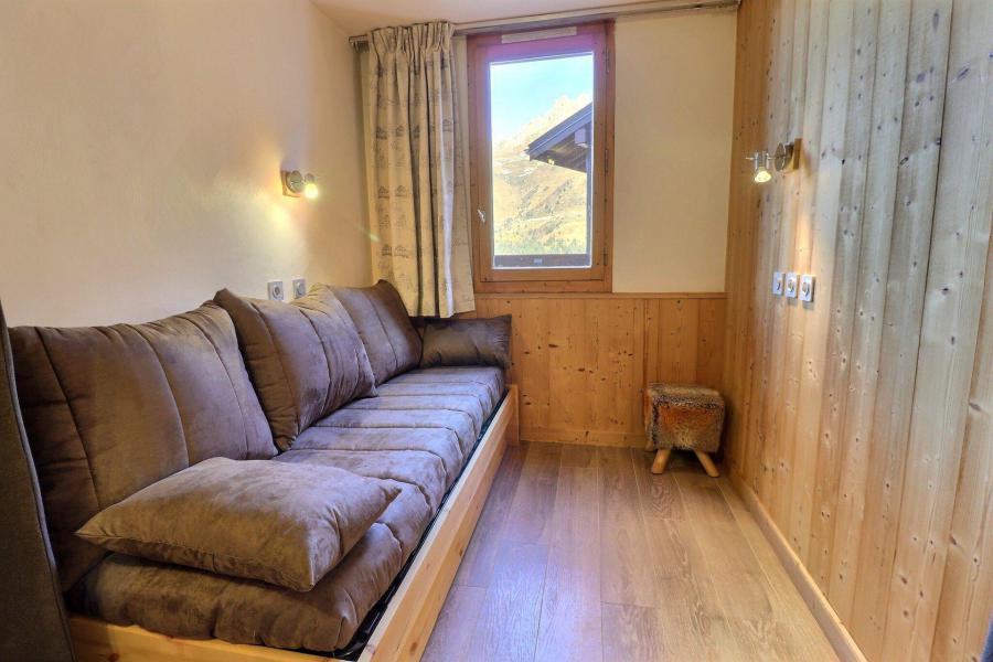 Rent in ski resort Divisible studio 4 people (E08) - Résidence Boulevard - Méribel-Mottaret - Living room